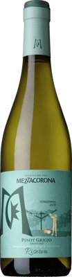 En glasflaska med Mezzacorona Pinot Grigio Riserva 2020, ett vitt vin från Trentino-Alto Adige i Italien