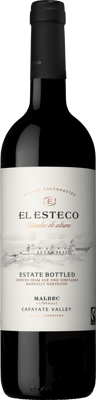 En glasflaska med El Esteco Malbec, ett rött vin från North i Argentina