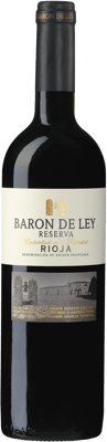 En glasflaska med Baron de Ley Reserva, ett rött vin från Rioja i Spanien