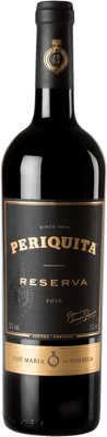 En lättare glasflaska med Periquita Reserva, ett rött vin från Península de Setúbal i Portugal