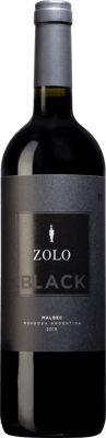 En glasflaska med Zolo Black Malbec 2017, ett rött vin från Cuyo i Argentina