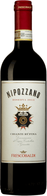 En glasflaska med Nipozzano Chianti Rúfina Riserva, ett rött vin från Toscana i Italien