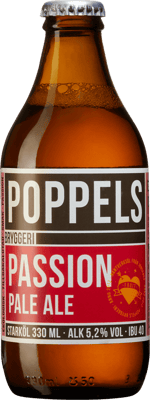 En glasflaska med Poppels Bryggeri Passion Pale Ale , ett ale från Västra Götalands län i Sverige