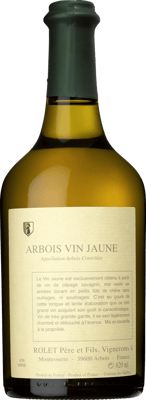En glasflaska med Domaine Rolet Arbois Vin Jaune 2013, ett vitt vin från Jura i Frankrike