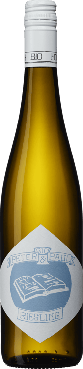 En glasflaska med Peter &#038; Paul Riesling, ett vitt vin från Niederösterreich i Österrike
