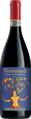 En glasflaska med Donnafugata Floramundi Cerasuolo di Vittoria 2019, ett rött vin från Sicilien i Italien