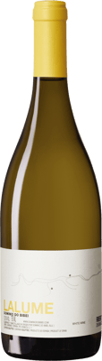 En glasflaska med Lalume, ett vitt vin från Galicien i Spanien