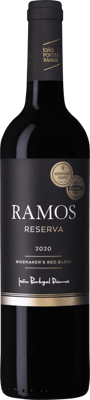 En lättare glasflaska med Ramos Reserva, ett rött vin från Alentejo i Portugal