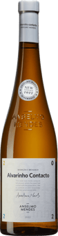En flaska med Alvarinho Contacto, ett vitt vin från Vinho Verde i Portugal