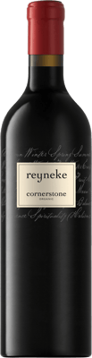 En glasflaska med Reyneke Cornerstone 2019, ett rött vin från Western Cape i Sydafrika