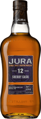 En glasflaska med Jura 12 Years Sherry Cask, ett whisky från Skottland i Storbritannien