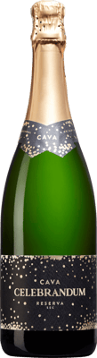 En flaska med Celebrandum Reserva Seco Castell d’Or, ett mousserande vin från Cava i Spanien
