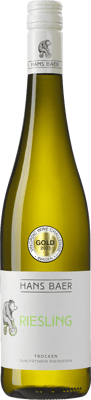 En lättare glasflaska med Hans Baer Riesling Trocken 2020, ett vitt vin från Rheinhessen i Tyskland