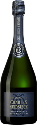 En glasflaska med Charles Heidsieck Brut Réserve, ett champagne från Champagne i Frankrike