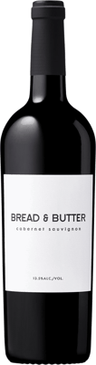 En lättare glasflaska med Bread & Butter Cabernet Sauvignon, ett rött vin från Kalifornien i USA