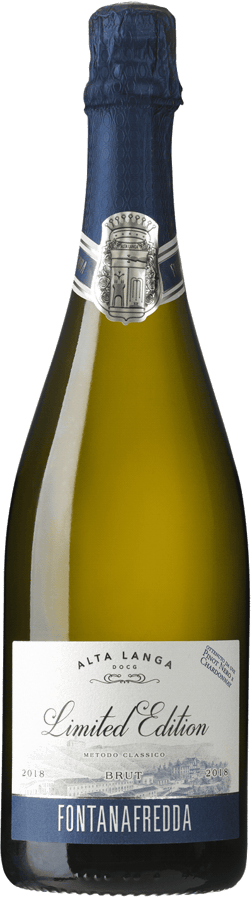 En glasflaska med Fontanafredda Alta Langa Limited Edition 2019, ett mousserande från Piemonte i Italien