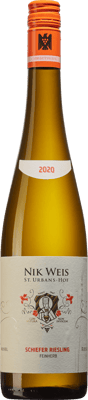 En glasflaska med Nik Weis Schiefer Riesling Feinherb 2021, ett vitt vin från Mosel i Tyskland