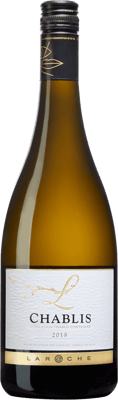 En glasflaska med L Chablis Domaine Laroche, ett vitt vin från Bourgogne i Frankrike