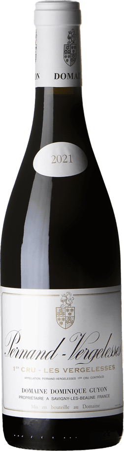 En glasflaska med Domaine Dominique Guyon Pernand Vergelesses 1er Cru 2021, ett rött vin från Bourgogne i Frankrike