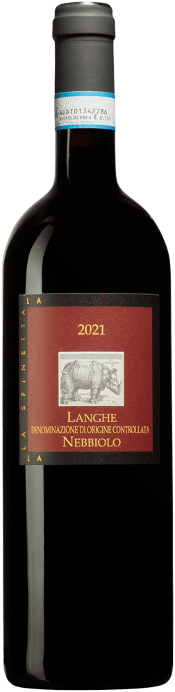 En glasflaska med La Spinetta Langhe Nebbiolo 2021, ett rött vin från Piemonte i Italien