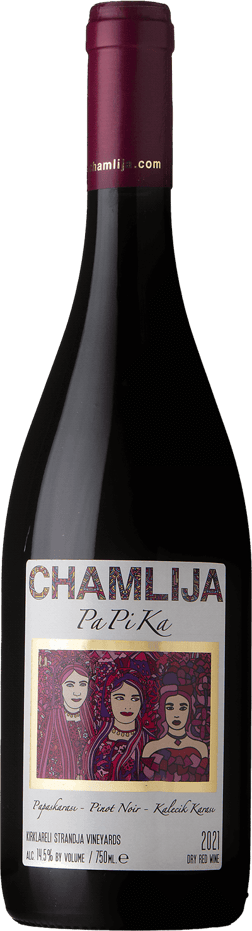 En glasflaska med Chamlija Wines Papika 2021, ett rött vin från Turkiet