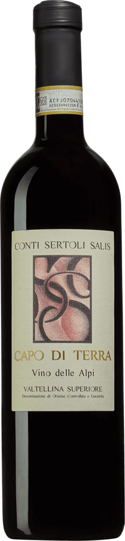 En glasflaska med Conti Sertoli Salis Capo di Terra Valtellina Superiore 2018, ett rött vin från Lombardiet i Italien