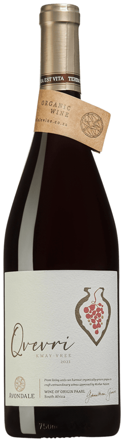 En glasflaska med Avondale Qvevri Red 2021, ett rött vin från Western Cape i Sydafrika