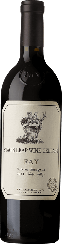 En glasflaska med Stag's Leap Fay Cabernet Sauvignon 2014, ett rött vin från Kalifornien i USA