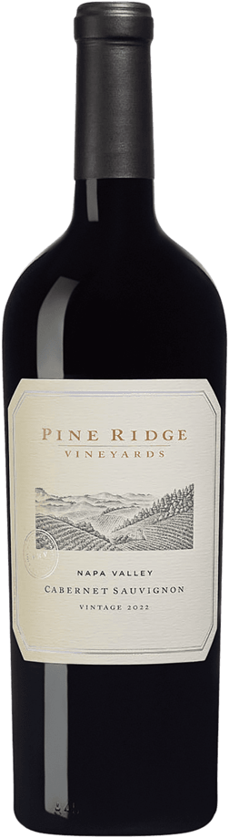 En glasflaska med Pine Ridge Napa Valley Cabernet Sauvignon 2022, ett rött vin från Kalifornien i USA