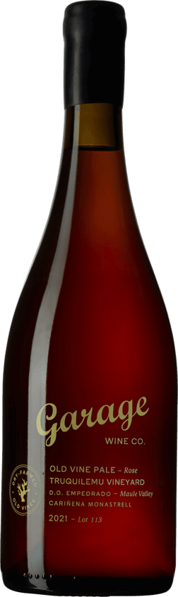 En glasflaska med Garage Wine Co. Old Vine Pale 2021, ett rosévin från Valle Central i Chile