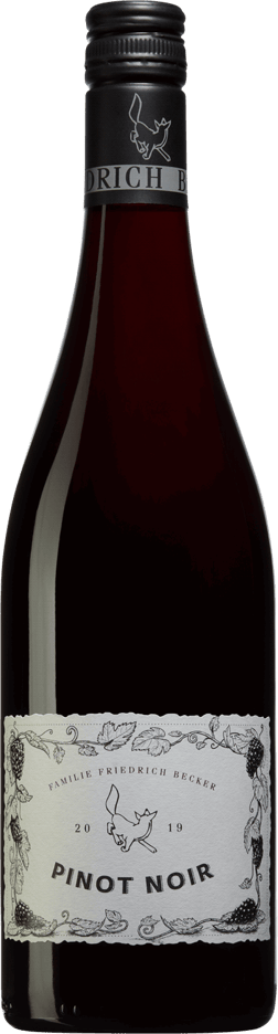 En glasflaska med Family Becker Pinot Noir 2021, ett rött vin från Pfalz i Tyskland