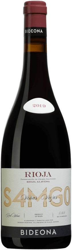En glasflaska med Bideona S4mg0 2019, ett rött vin från Rioja i Spanien
