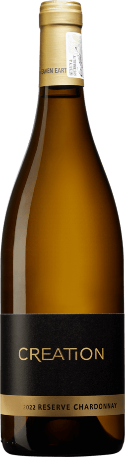 En glasflaska med Creation Reserve Chardonnay 2020, ett vitt vin från Western Cape i Sydafrika