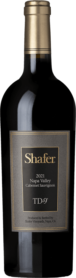 En glasflaska med Shafer Vineyards TD-9 2021, ett rött vin från Kalifornien i USA