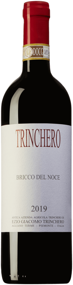 En glasflaska med Ezio Trinchero Bricco del Noce 2019, ett rött vin från Italien