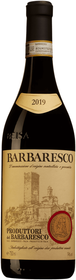 En glasflaska med Produttori del Barbaresco 2019, ett rött vin från Piemonte i Italien