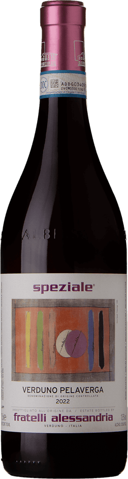 En glasflaska med Fratelli Alessandria Verduno Pelaverga Speziale 2022, ett rött vin från Piemonte i Italien