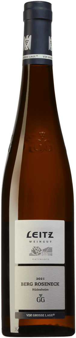 En glasflaska med Leitz Berg Roseneck Katerloch 2021, ett vitt vin från Rheingau i Tyskland