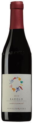 En glasflaska med Arnaldo Rivera Barolo Undicicomuni, ett rött vin från Piemonte i Italien