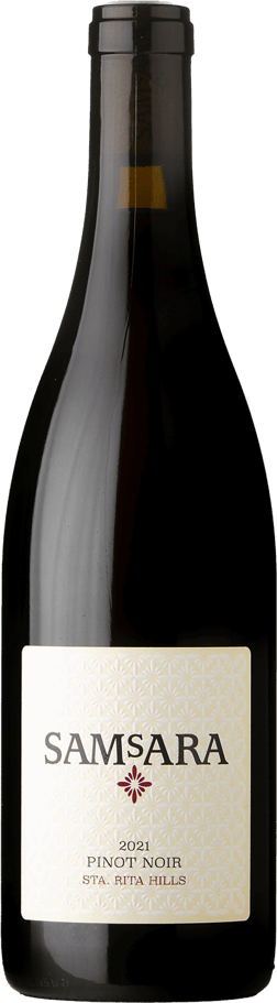 En glasflaska med Samsara Pinot Noir Santa Rita Hills 2021, ett rött vin från Kalifornien i USA
