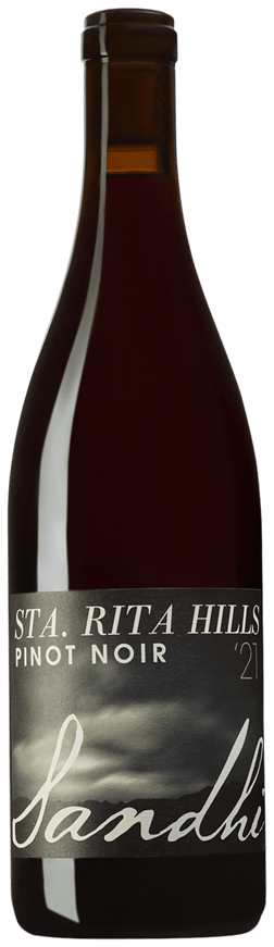 En glasflaska med Sandhi Sta Rita Hills Pinot Noir 2021, ett rött vin från Kalifornien i USA