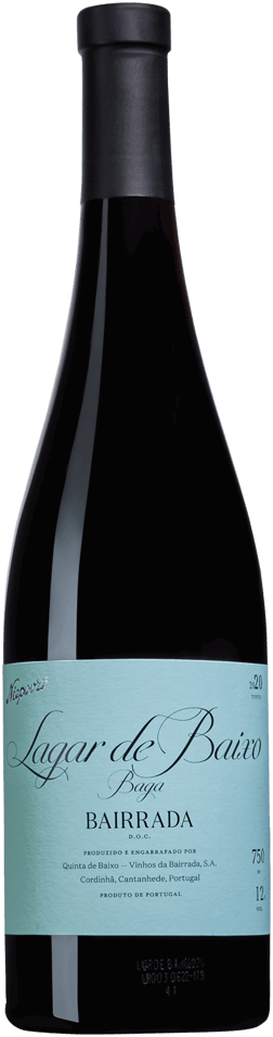 En glasflaska med Niepoort Lagar de Baixo 2020, ett rött vin från Bairrada i Portugal