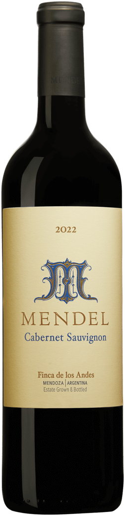 En glasflaska med Mendel Cabernet Sauvignon 2022, ett rött vin från Cuyo i Argentina