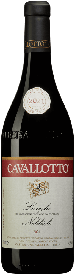 En glasflaska med Cavallotto Langhe Nebbiolo 2021, ett rött vin från Piemonte i Italien