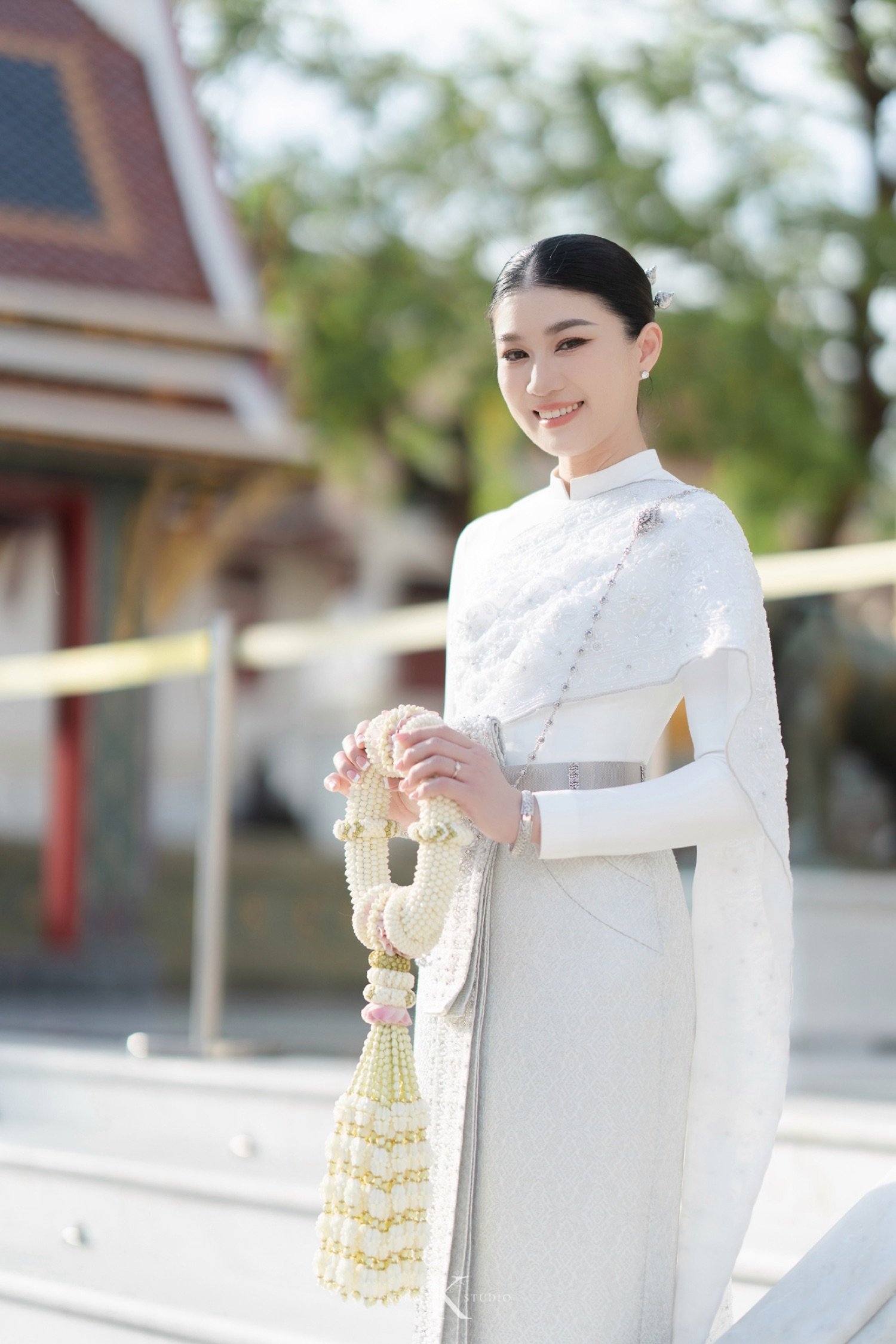 ถ่ายภาพงานแต่งงานที่วัดราชบพิธฯ: ความสง่างามที่เรียบง่ายและเต็มไปด้วยความสุข 40 pear thailand wedding photos wat ratchabophit 59 ถ่ายภาพงานแต่งงานที่วัดราชบพิธฯ: ความสง่างามที่เรียบง่ายและเต็มไปด้วยความสุข