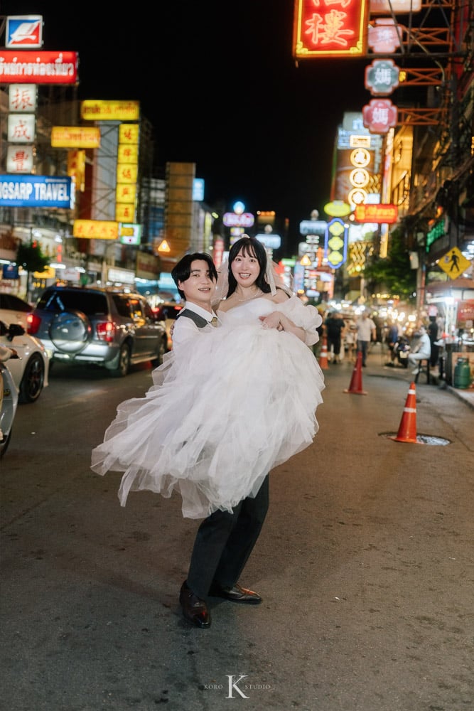 Bangkok Street Pre-Wedding: Kana & Taka’s from Japan 139 bangkok street pre wedding photography kana taka yaowarat 139 Bangkok Street Pre-Wedding: Kana & Taka’s from Japan
