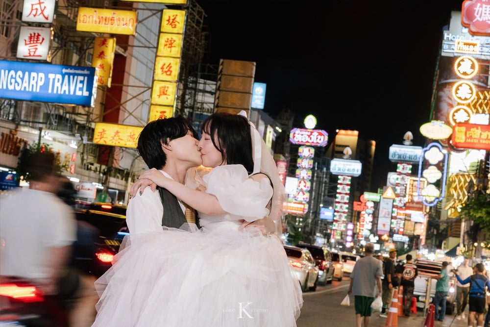 Bangkok Street Pre-Wedding: Kana & Taka’s from Japan 140 bangkok street pre wedding photography kana taka yaowarat 140 Bangkok Street Pre-Wedding: Kana & Taka’s from Japan
