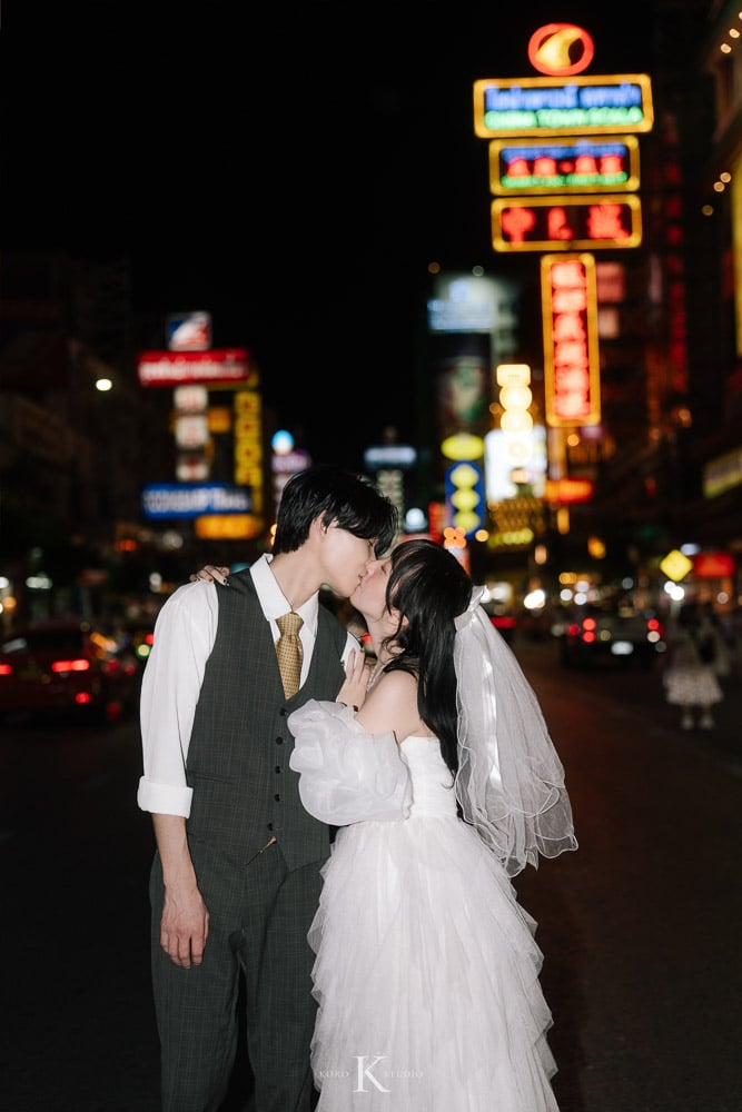 Bangkok Street Pre-Wedding: Kana & Taka’s from Japan 143 bangkok street pre wedding photography kana taka yaowarat 143 Bangkok Street Pre-Wedding: Kana & Taka’s from Japan