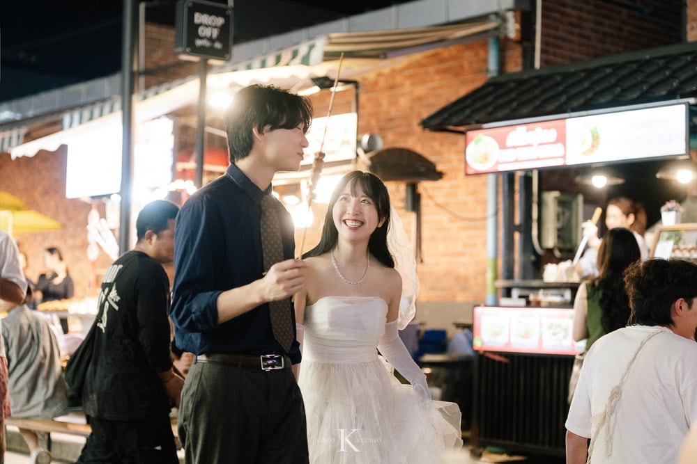 Bangkok Street Pre-Wedding: Kana & Taka’s from Japan 154 bangkok street pre wedding photography kana taka yaowarat 155 Bangkok Street Pre-Wedding: Kana & Taka’s from Japan