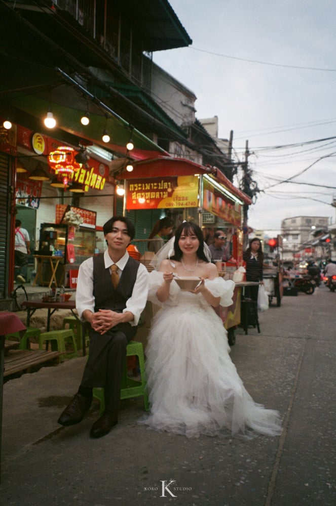 Bangkok Film Pre-Wedding Photographer| Wat Arun & Chinatown 10 pre wedding in bangkok 2026 by analog camera 10 Bangkok Film Pre-Wedding Photographer| Wat Arun & Chinatown